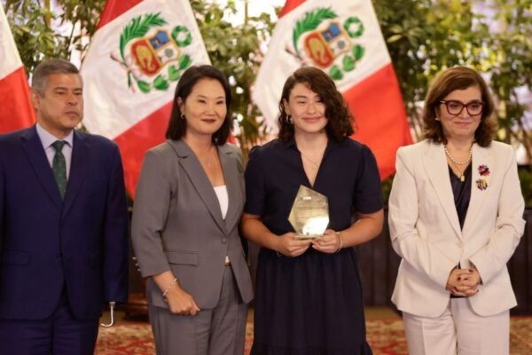 Presidenta Keiko Fujimori y ministra Mara Seminario reconocen a personas con discapacidad por su talento y trayectoria