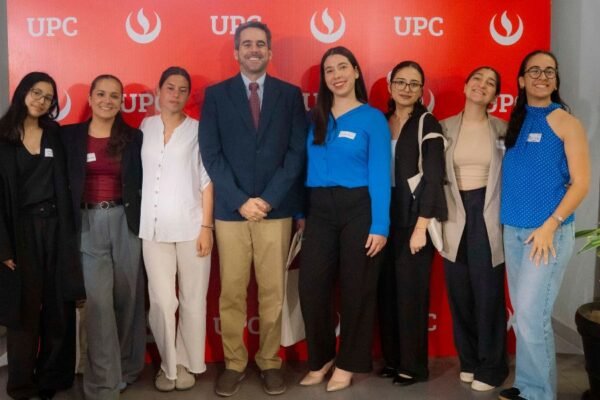 Jóvenes peruanos buscan humanizar la inteligencia artificial para enfrentar la soledad y la desconexión social