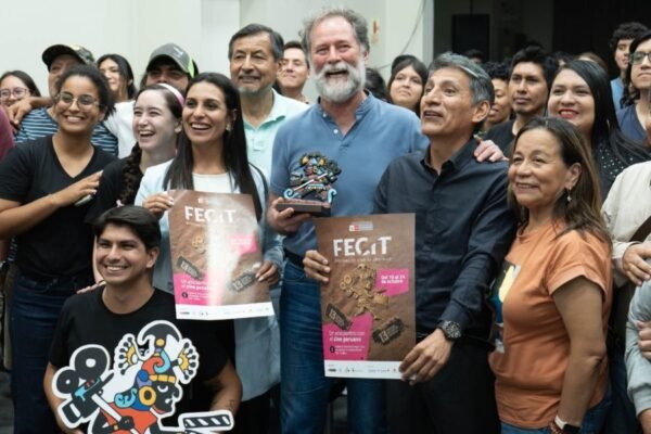 Javier Valdés conquista Trujillo: el Fecit 2026 le rinde homenaje y el público lo acoge con aplausos por su gran trayectoria