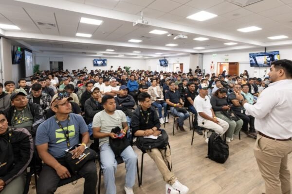Operadores de maquinaria pesada celebran su día en encuentro del Club de Operadores de Ferreycorp