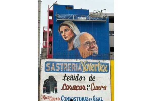 León XIV llega a Perú: el Callao se prepara con un mural que celebra el vínculo del Papa con la diócesis chalaca