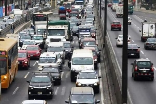 Un vehículo de más de 20 años contamina hasta 53 veces más que uno moderno