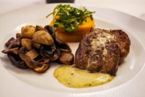 Don Vito presenta su Lomo Tenderloin a la Pimienta Verde como recomendación especial del chef