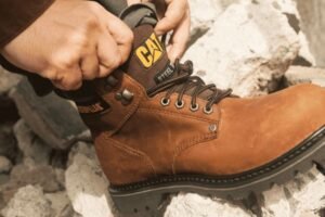 CAT lanza nuevos botines de seguridad antiperforantes para el trabajo